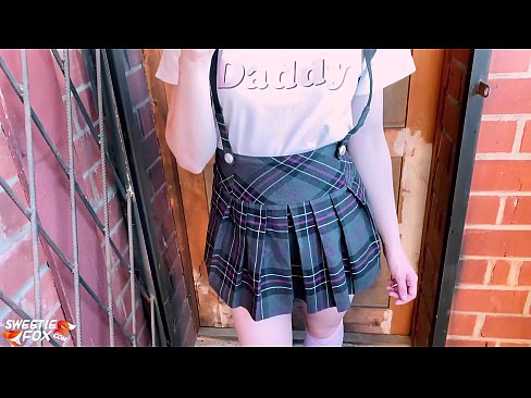 ❤️ 女學生深深地吸吮她的雞巴並亂搞而不是上課。 ❤❌ 優質性愛 在我們