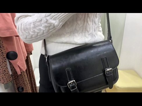 ❤️ 年輕婊子 FeralBerry 在試衣間用假陽具公開自慰 ❤❌ 優質性愛 在我們