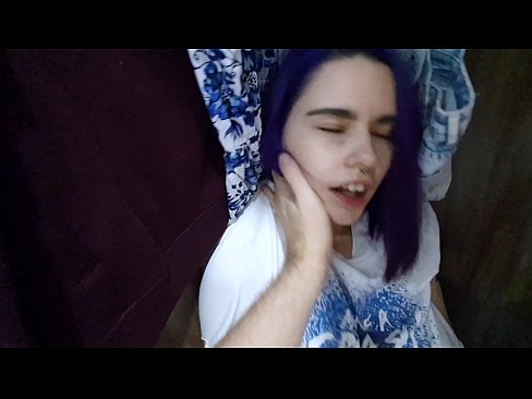 ❤️ 在壁櫥裡找到我姐姐並幫她射精 ❤❌ 優質性愛 在我們